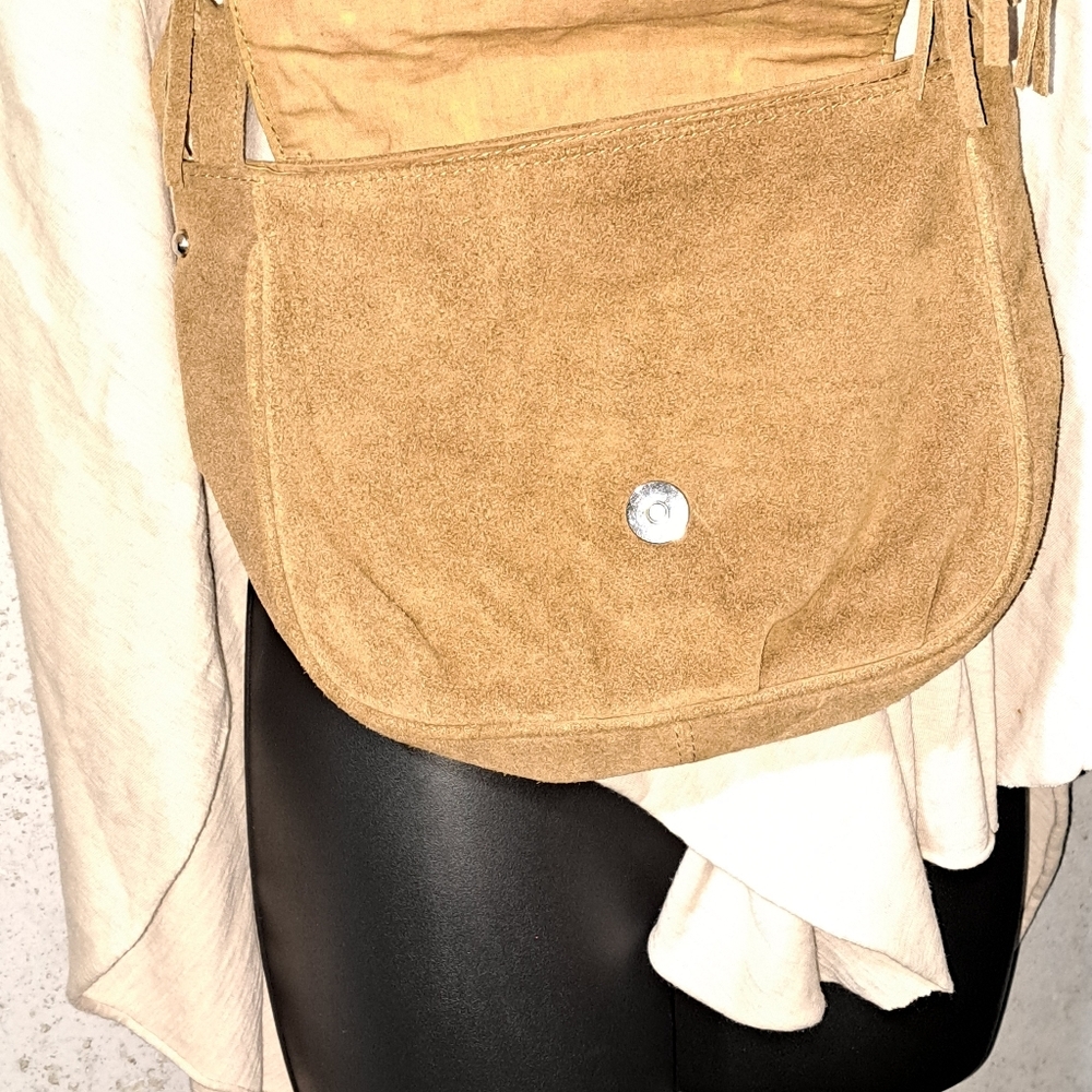 #070 MO & Co Fringe Tan Saddle/Crossbody Bag - Picture 5 of 10